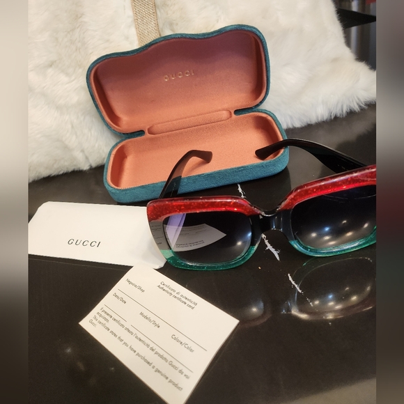 Authentic Gucci sunglasses - Picture 1 of 7